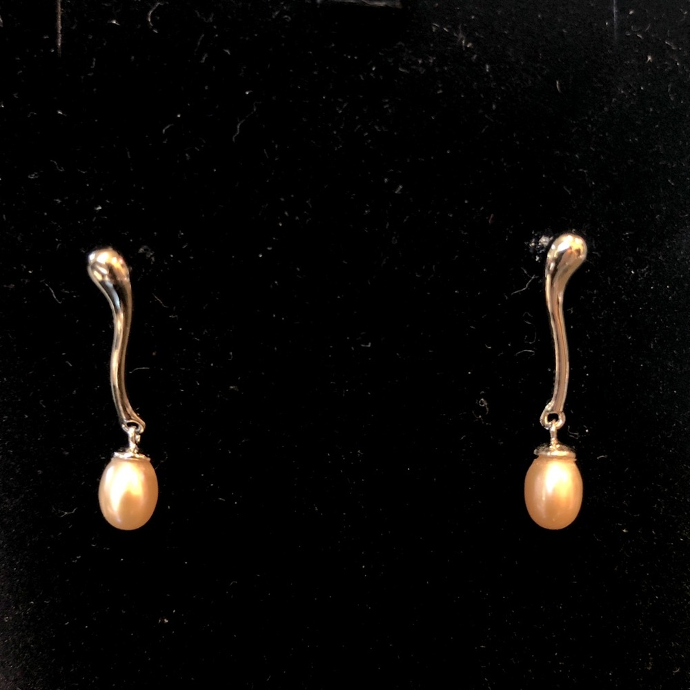 NWOT Fresh Water Pearl earrings 925 Sterling Silver